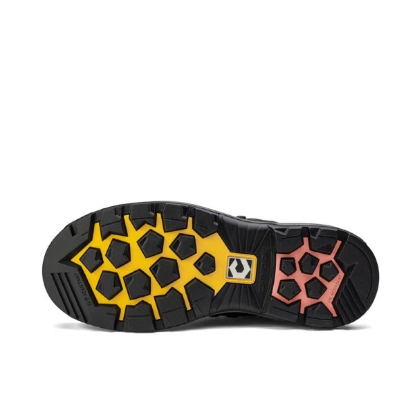 The sole of a Chinook Wildwood 6" Black Turbolace Waterproof Composite Toe Work Boot.