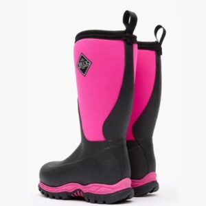 A look at the back and heel of a pair of Muck Kid's Rugged II Pink Rubber Boots.