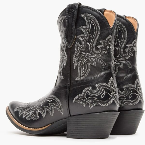 A look at the backs and heels of a pair of Durango Women's Shyloh Polished Black Onyx Pony Boots.