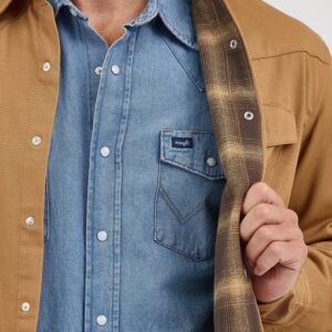 A closeup look at the lining and inside pocket on a Wrangler Long Sleeve Flannel Lined Solid Work Shirt.