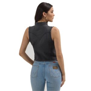 A modeled, back facing look at the Wrangler Women's Frayed Denim Crop Western Tank.